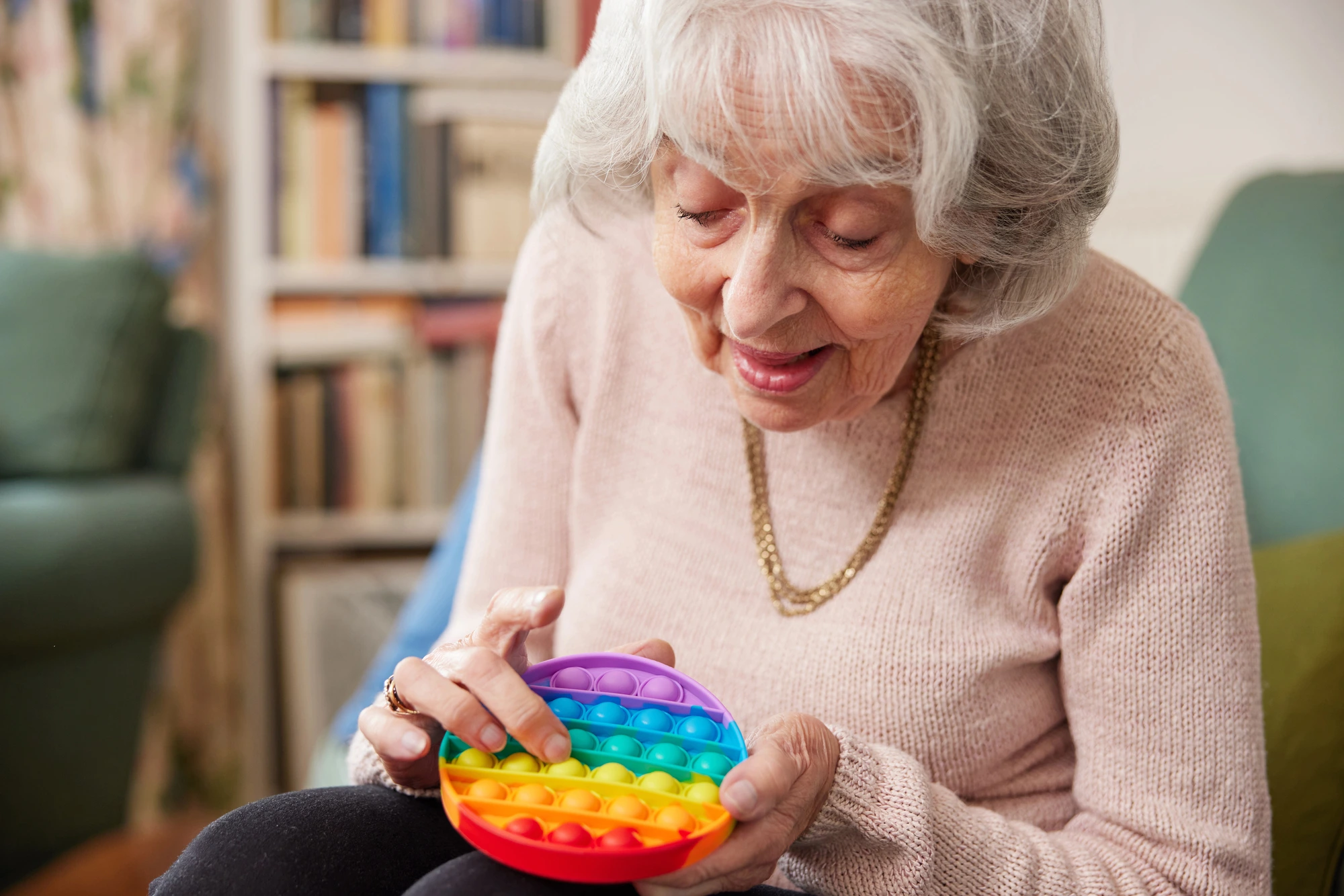 elder using a fidget toy memory care facilities in Chicago