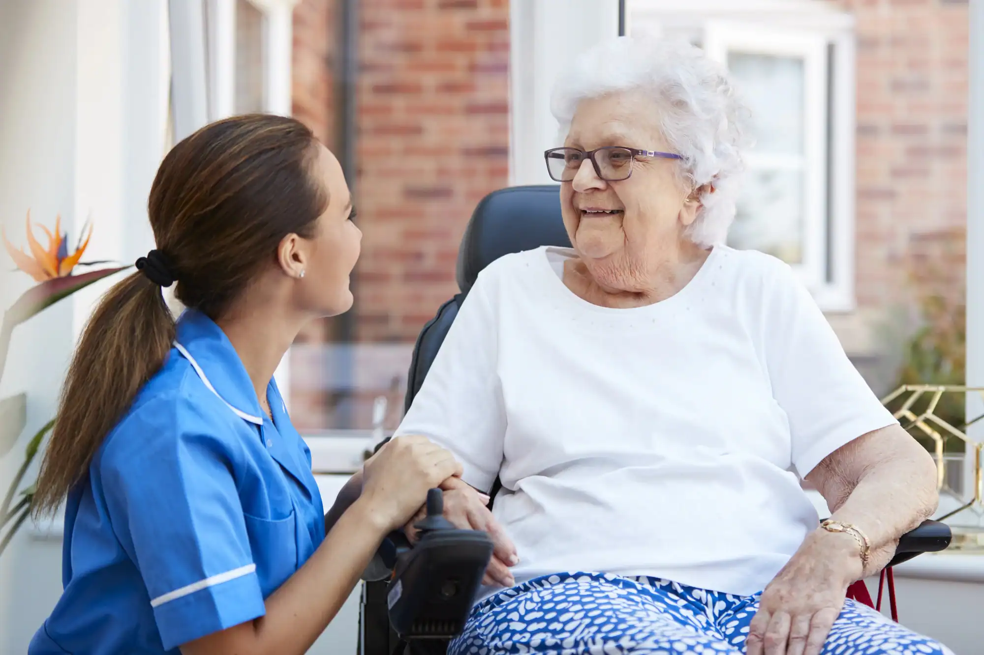 caregiver helping lady in assisted living in Elmhurst